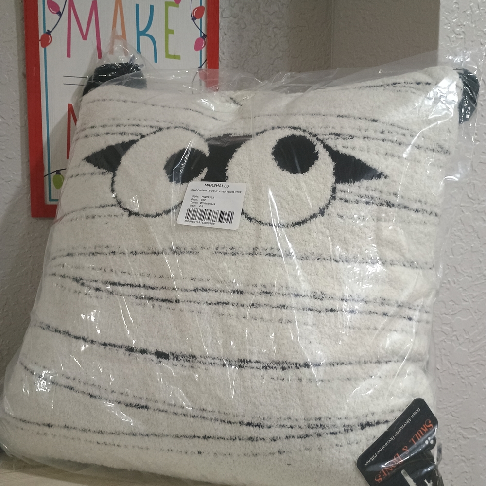Chenille Mummy Halloween Pillow Eyes Down Alternative 18×18 New